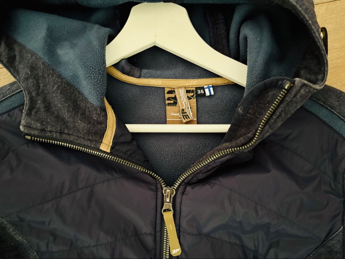 Icepeak Vestes: IcePeak Damen Softshell Jacke Grösse 36 - dunkelblau  – D'occasion à Ennetbürgen par Evelyne_G 1