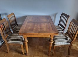 Vier charmante, massgefertigte Holzstühle im Vintage-Stil!
