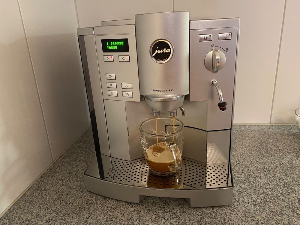 Jura Kaffeevollautomat Kaffee Lauft Nur Aus Einer Duse