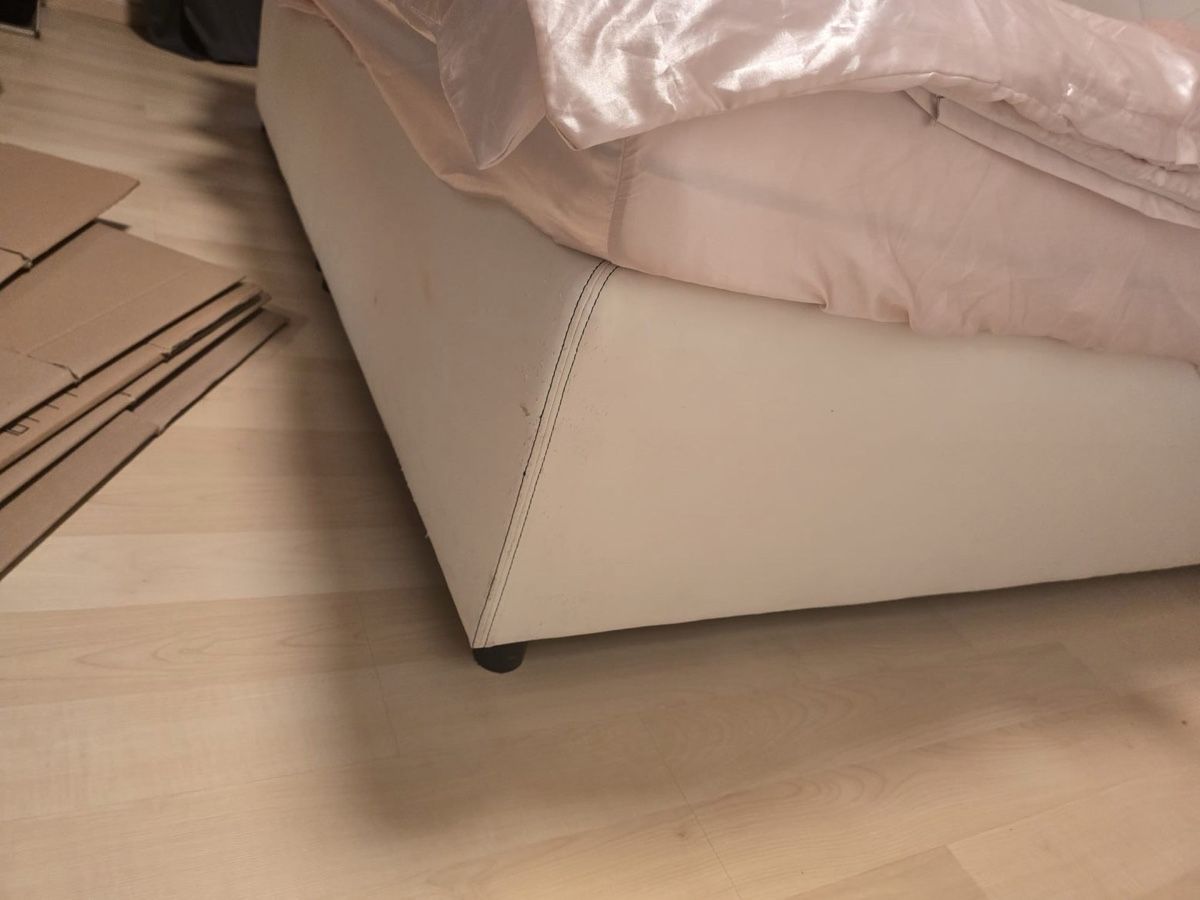 Lits: Doppelbett Kunstleder weiss mit Kopfteil gebraucht – D'occasion à Winterthur par mvsxmx 3