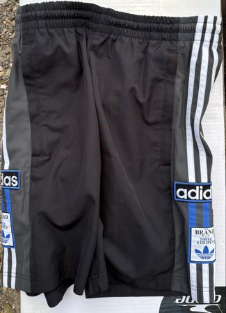 Adidas Sporthose Grösse S neuwertig