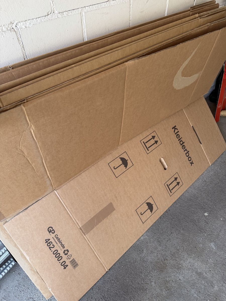 Cartons: Umzug Kleiderboxen 6x – D'occasion à Richterswil par CMKuhn