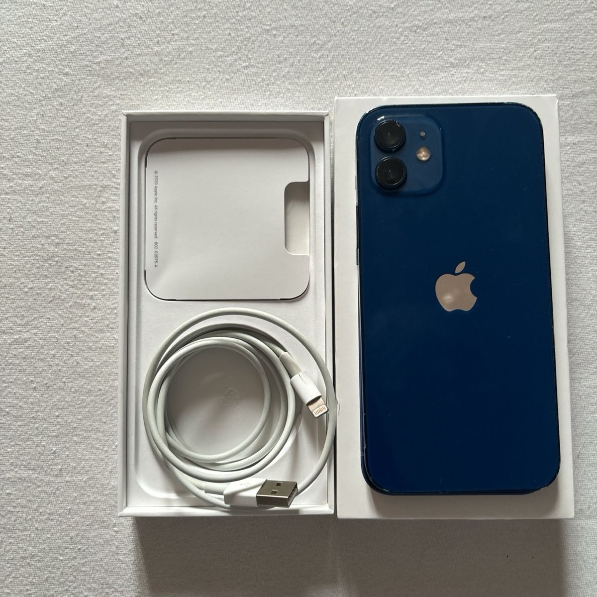 Apple Handys / Smartphones: iPhone 12 blue. – Gebraucht aus Undervelier von
