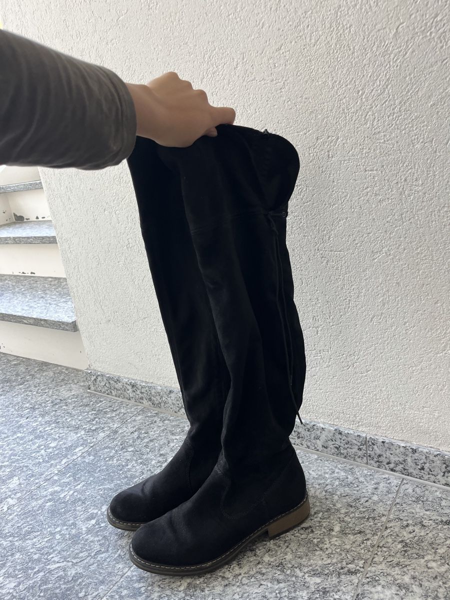 Damenschuhe: Knie hohe Stiefel  – Gebraucht aus Zürich von alyaneee