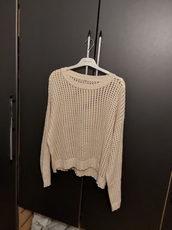 Pull d'été ajouré beige, parfait pour la saison! Taille M