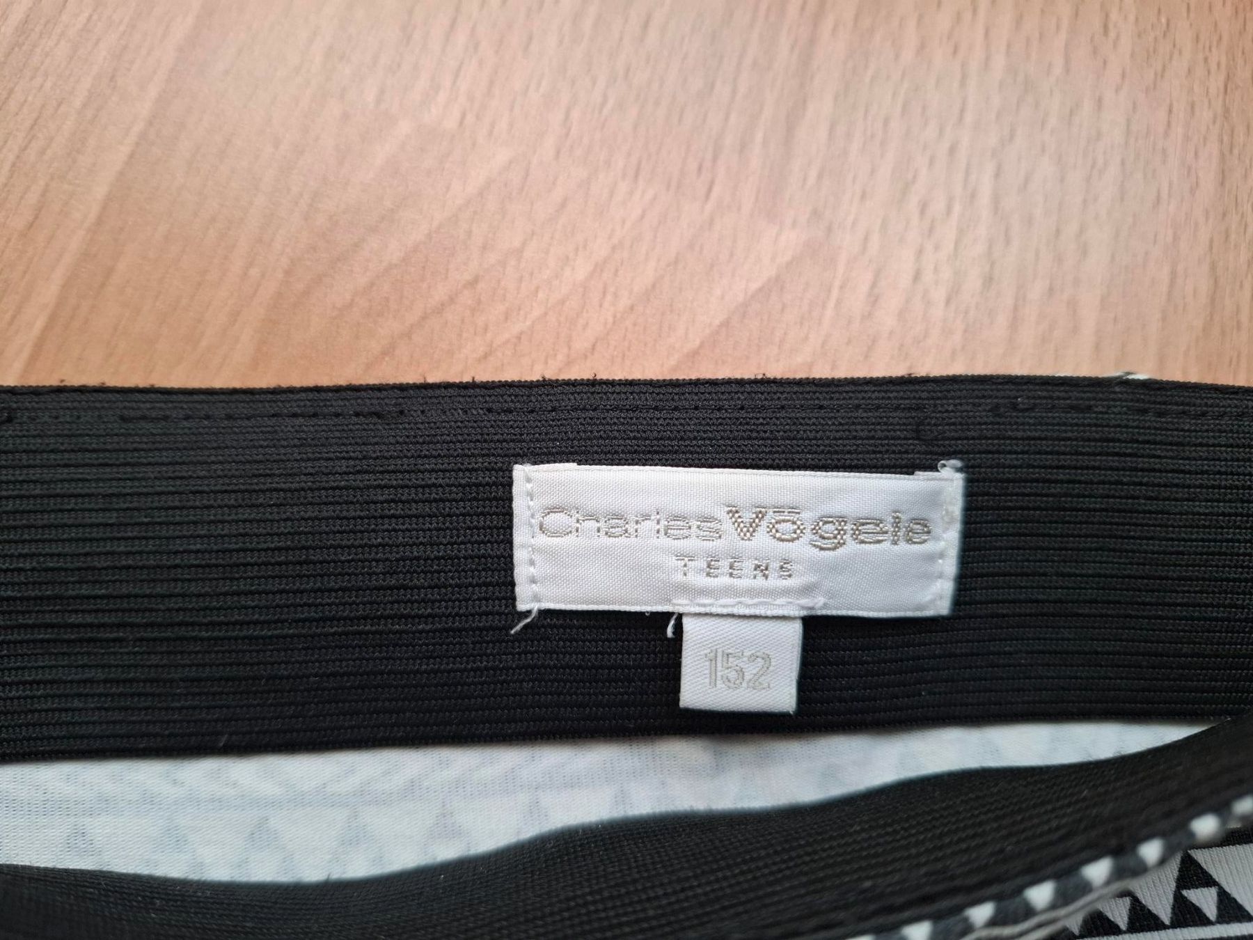 Lotti & Set di vestiti: mini jupe et short – Usato da Porrentruy venduto da Piquetix 1
