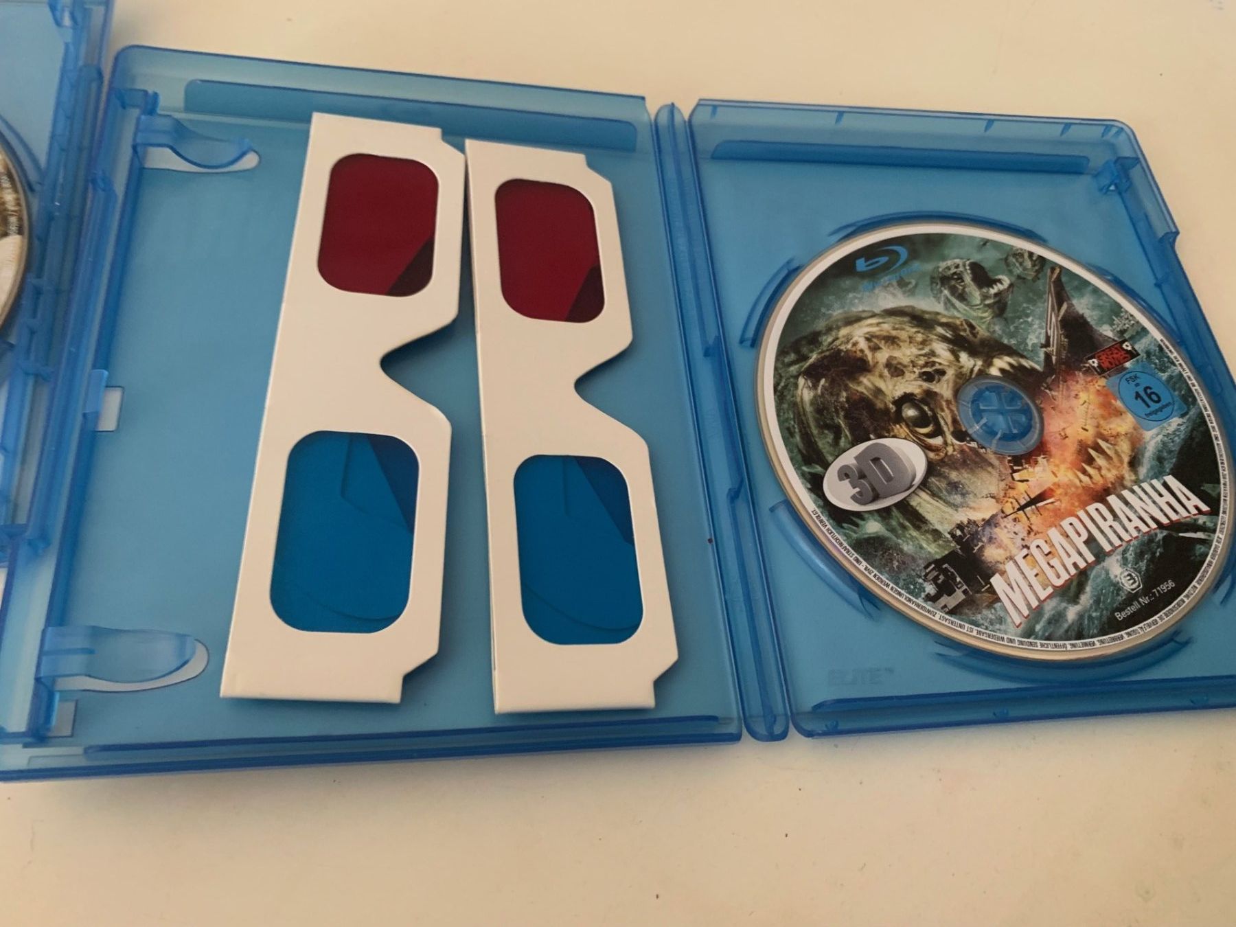 Alle DVDs: Kampf der Titanen  Megapiranha Special Edition Blu-ray Discs – Gebraucht aus Emmen von newcar4you 4