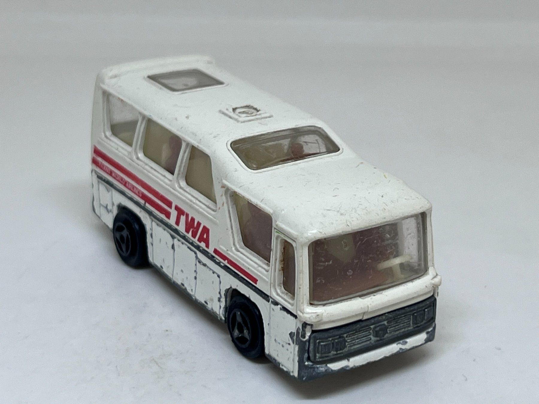 Majorette Modellini d'auto: Majorette Minibus #100 – Usato da Wildegg venduto da LaaBoutique
