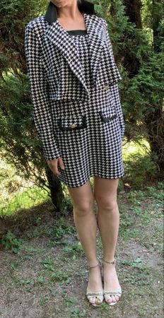 Completo estivo pied-de-poule, abito e giacca corta chic