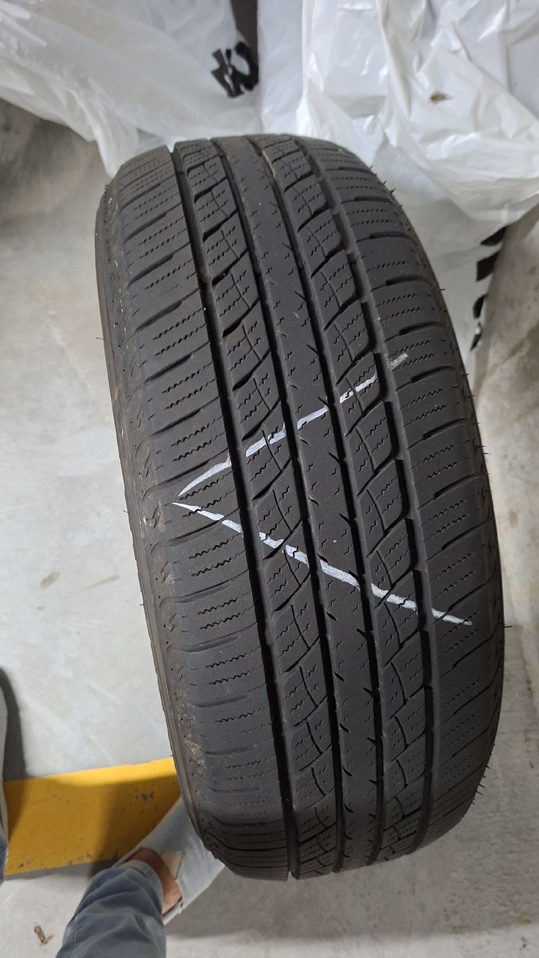 Pneus & Kompletträder: 4 Winterreifen Goodride – Gebraucht aus Fällanden von WOOLVERINE 1