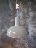 Restaurierte alte Emaille Industrie Lampe