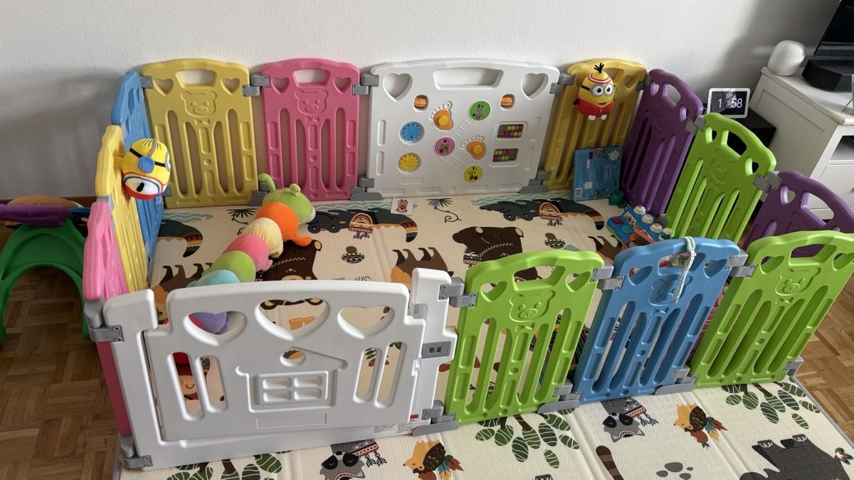 Parcs & barrières de sécurité: Playpen with interactive toys – D'occasion à Zürich par CarlosAC