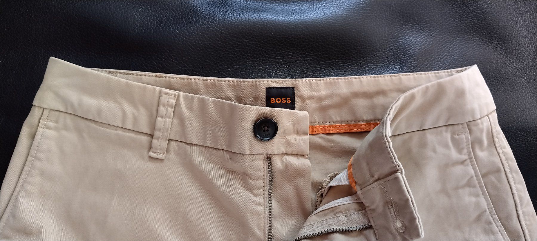 Hugo Boss Pantaloni: Boss Chino Hose neuwertig – Nuovo (secondo la descrizione) da Zürich venduto da Mokile