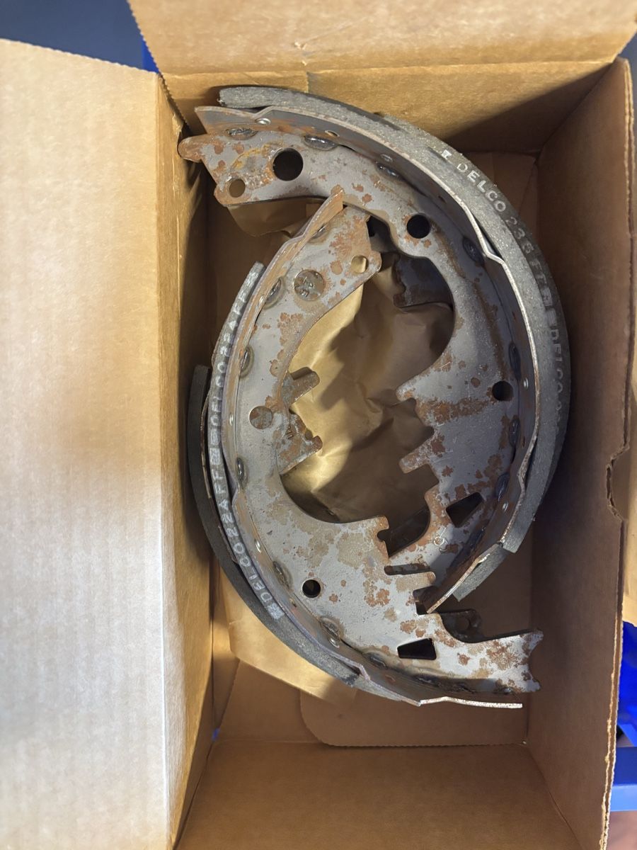 Chevrolet Tutti pezzi di ricambio auto: ACDelco Trommelbremsbacken Set 171-241 neu – Nuovo e nell'imballaggio originale da Oberwil BL venduto da nic_pz2y 1