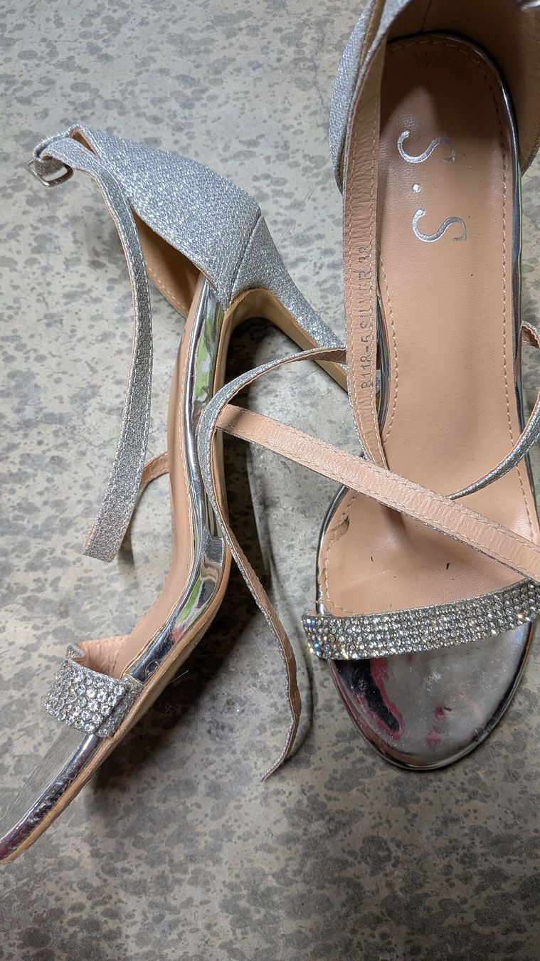 Scarpe da donna: Damenschuhe Gr 38 – Nuovo (secondo la descrizione) da Wattenwil venduto da karinschaw