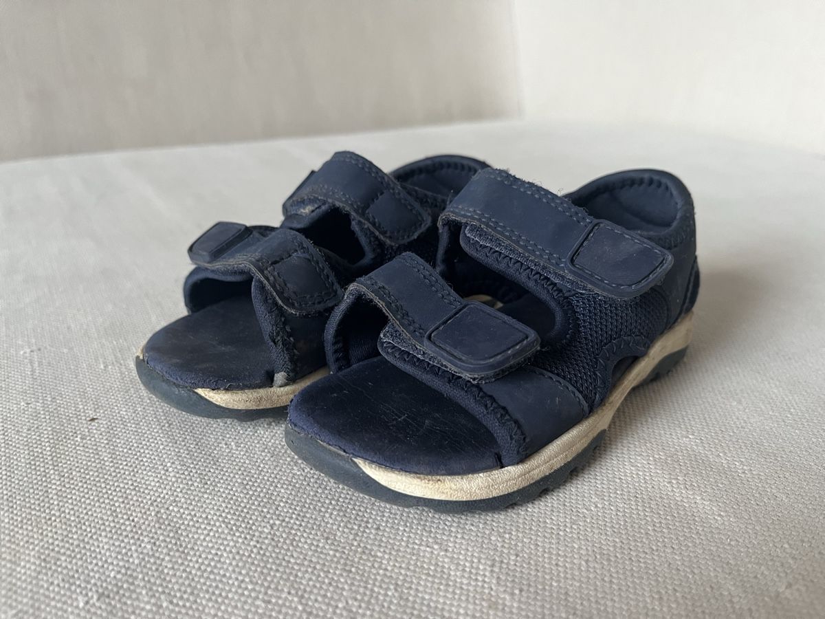 Scarpe per ragazzi: Kinder Sandalen Gr. 23 H&M Dunkelblau – Usato da Zürich venduto da p.kanne