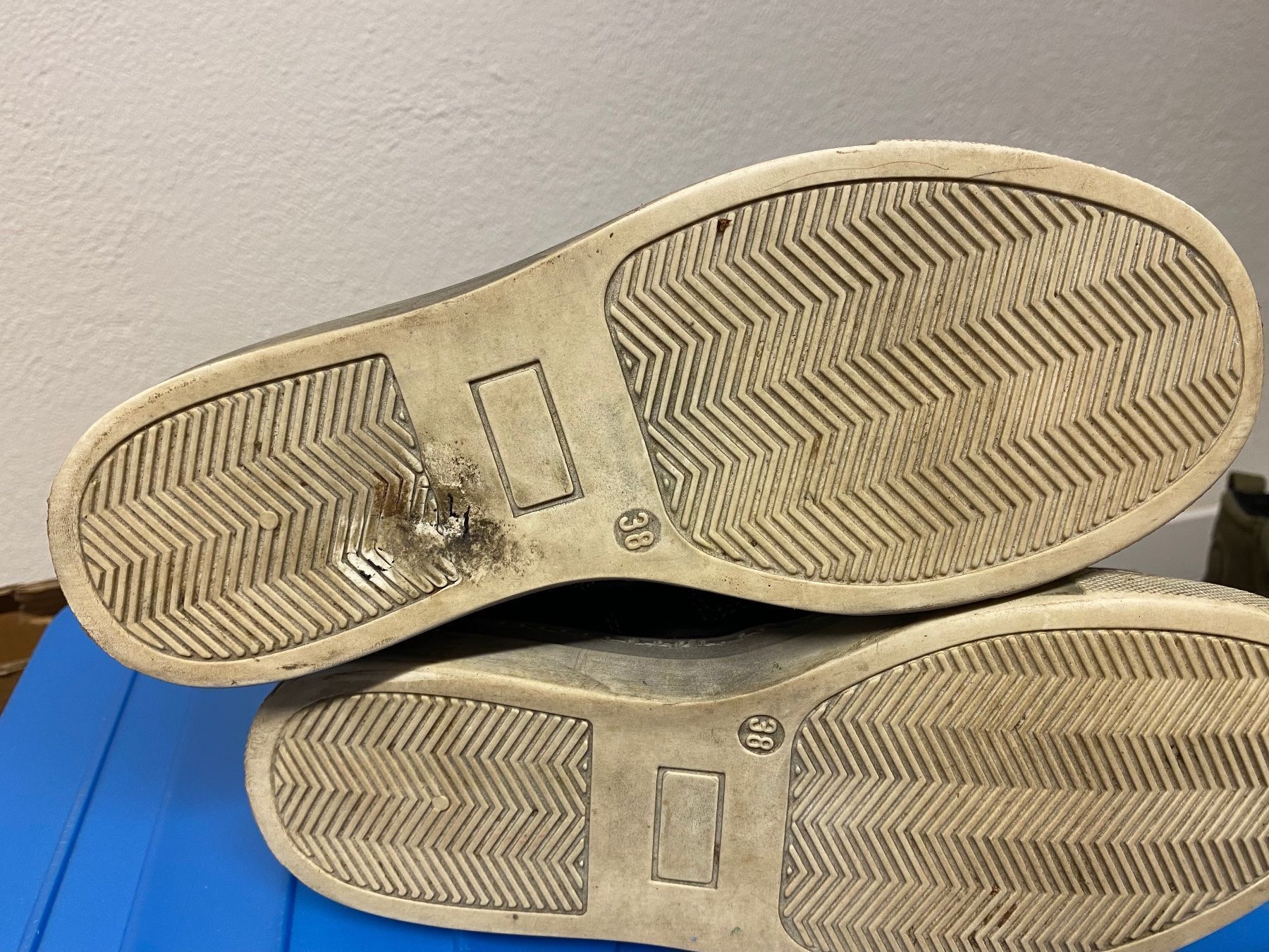 Chaussures femmes: Sneakers Gr. 38 – D'occasion à Uerikon par MiBreStaef2023 1