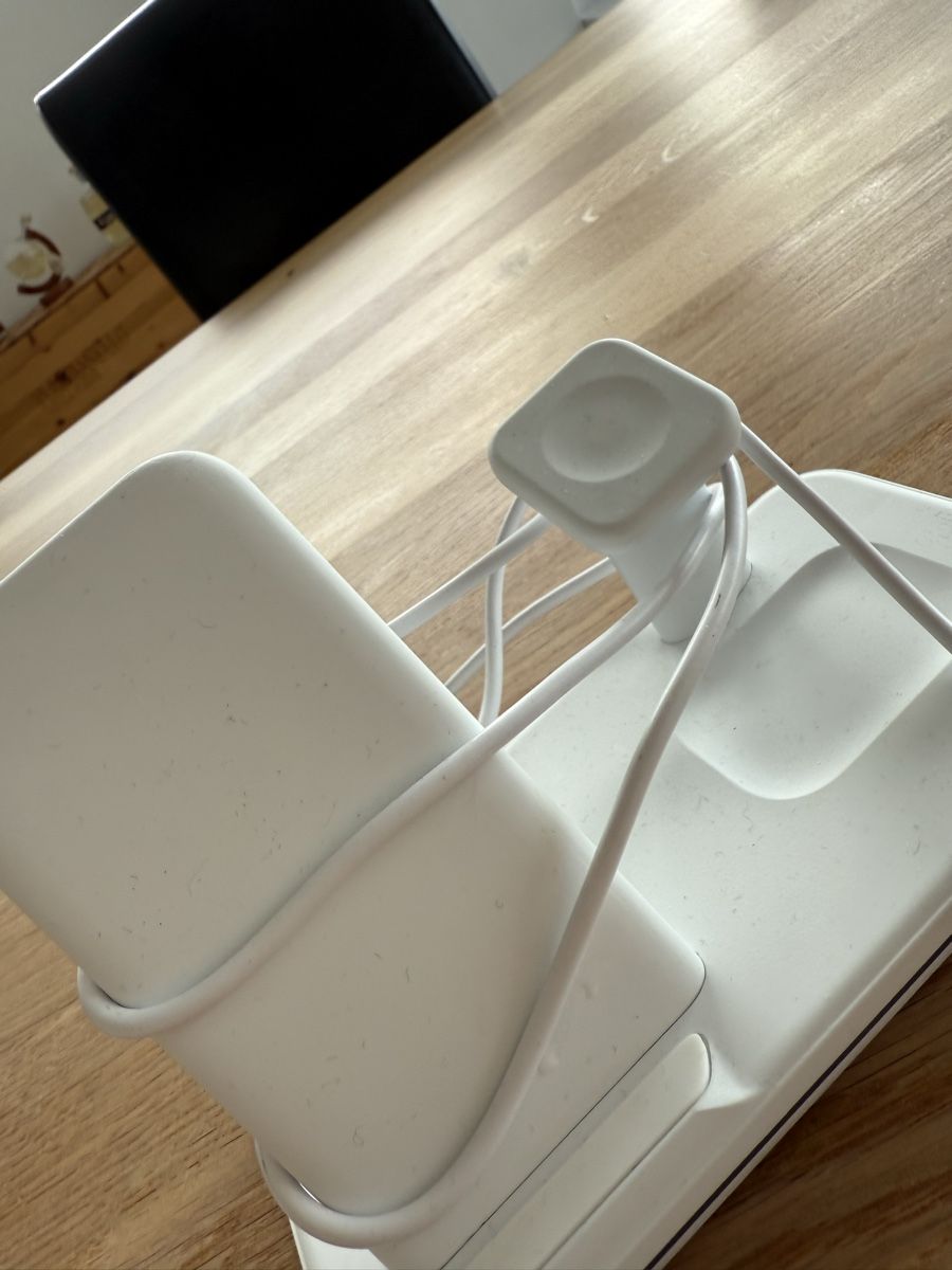 Ladegeräte: Ladestation für Iphone und Applewatch – Gebraucht aus Mörschwil von Seegurke18 3