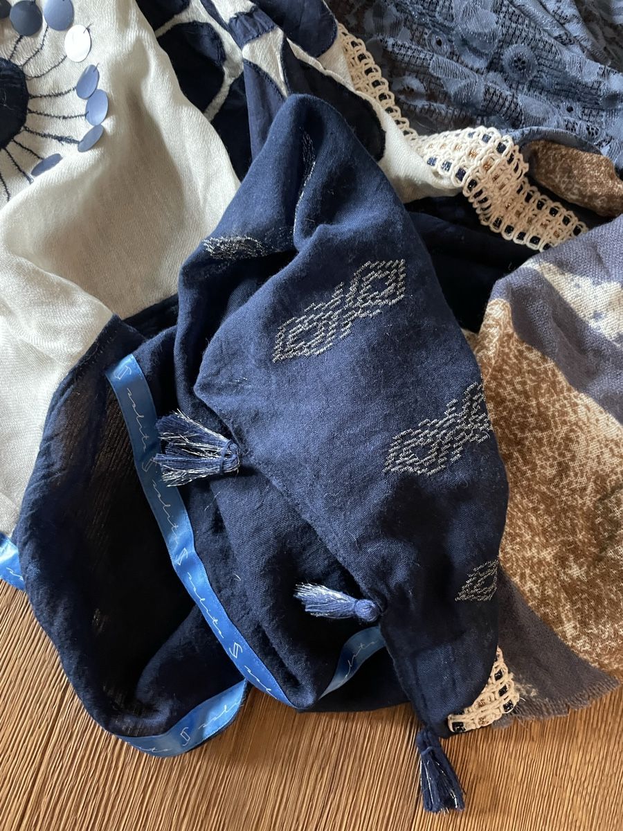 Foulards & écharpes: Design Tuch – Neuf (Voir description) à Weggis par Taltosangi 1