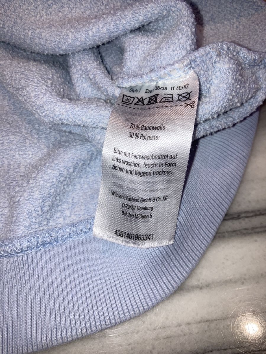 Pullover & Sweatshirts: Pullover mit Schriftzug Voilà hellblau,Gr.S – Gebraucht aus Morschach von leonie87 1