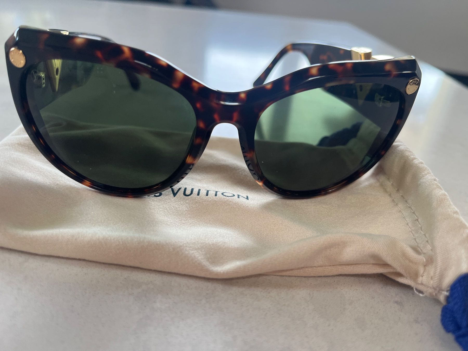 Louis Vuitton Occhiali & Lenti: LOUIS VUITTON SONNENBRILLE – Usato da Bern venduto da mynoa