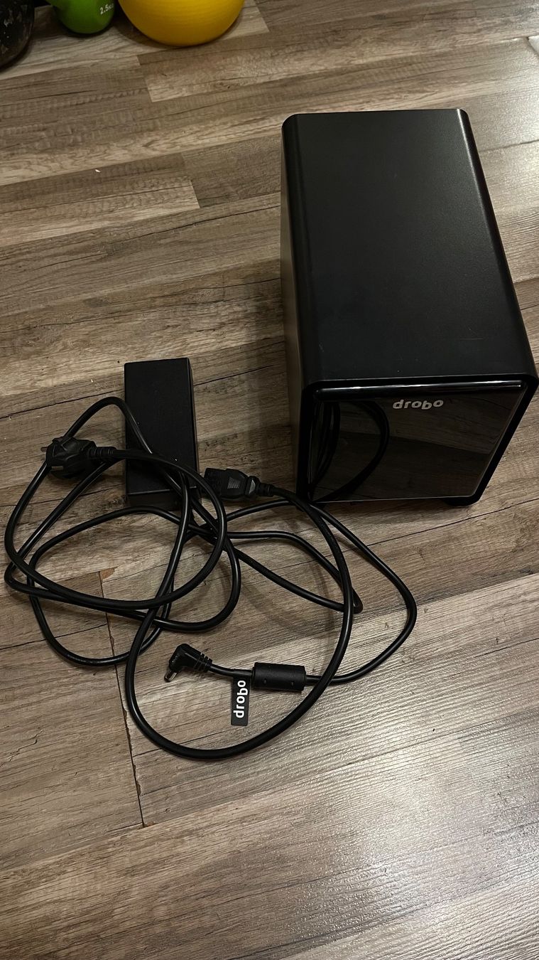 Hubs & Switches: 2 Drobo NAS - models inside the ad – Gebraucht aus Genève von kor_78mm 7