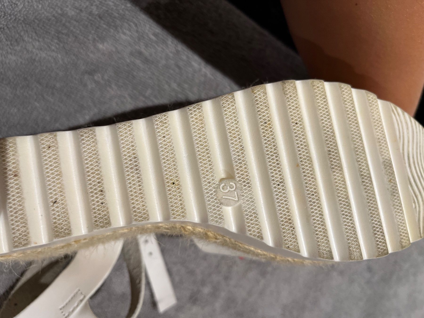Damenschuhe: Sandalen weiss Gr. 37 mit hohem Absatz – Neu (gemäss Beschreibung) aus Hinwil von dire07 4