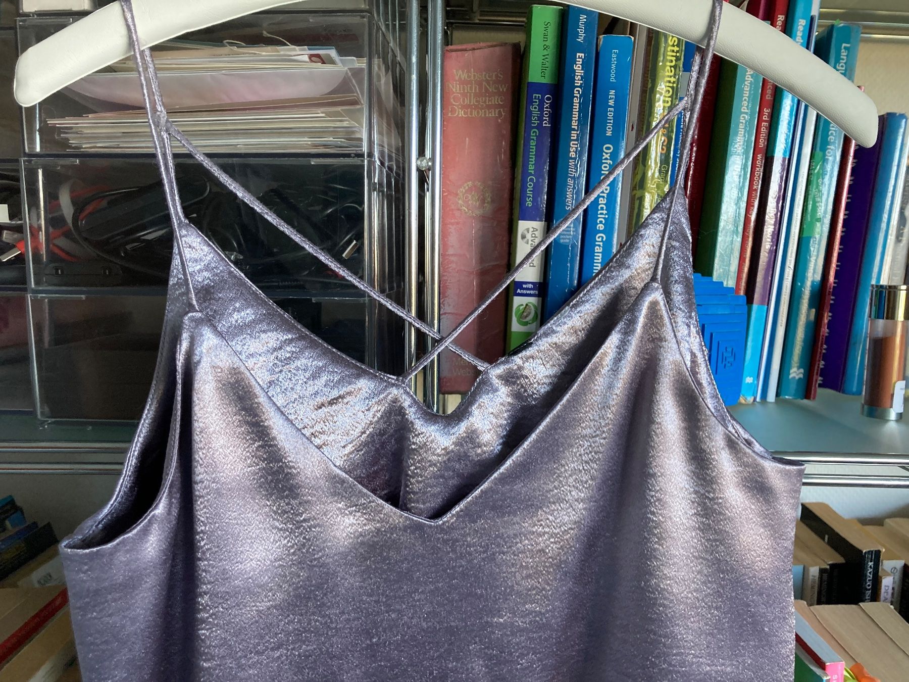 Top: Lila Satin Top mit feinen Trägern – Usato da Rüschlikon venduto da pat_6hmj 1