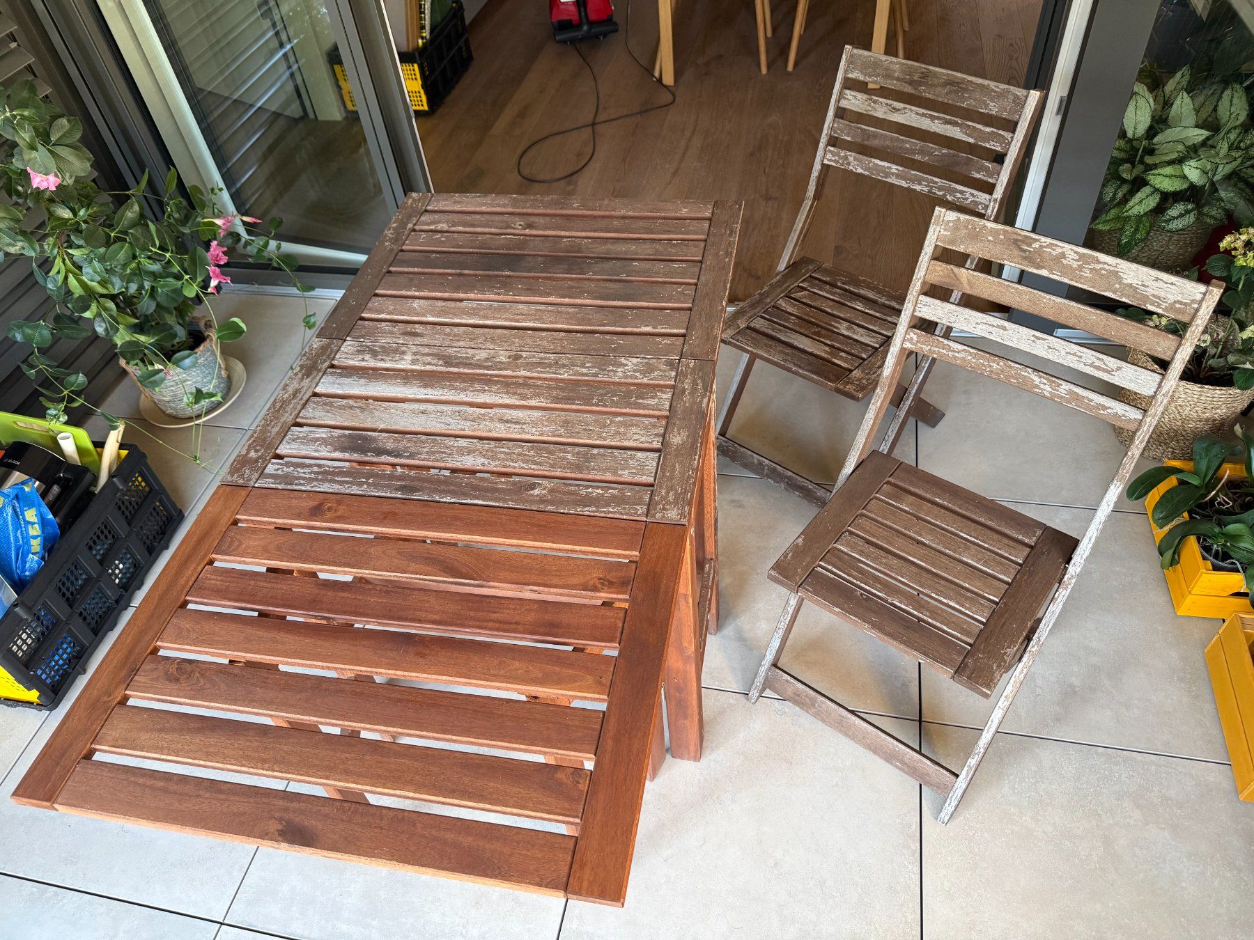 Ikea Set di tavolo e panche: Tisch + 2 Klappstühle / Table + 2 chaises pliantes – Usato da Au ZH venduto da Nicolet0620 2