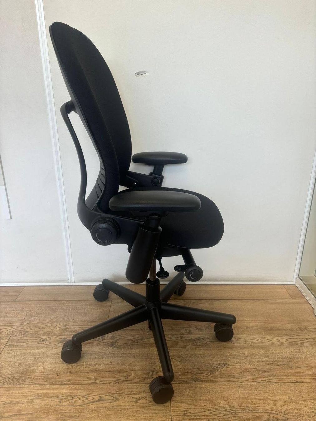 Steelcase Sedie: Refurbished Steelcase Leap Schwarz – Usato da Purmerend venduto da Offeco 6