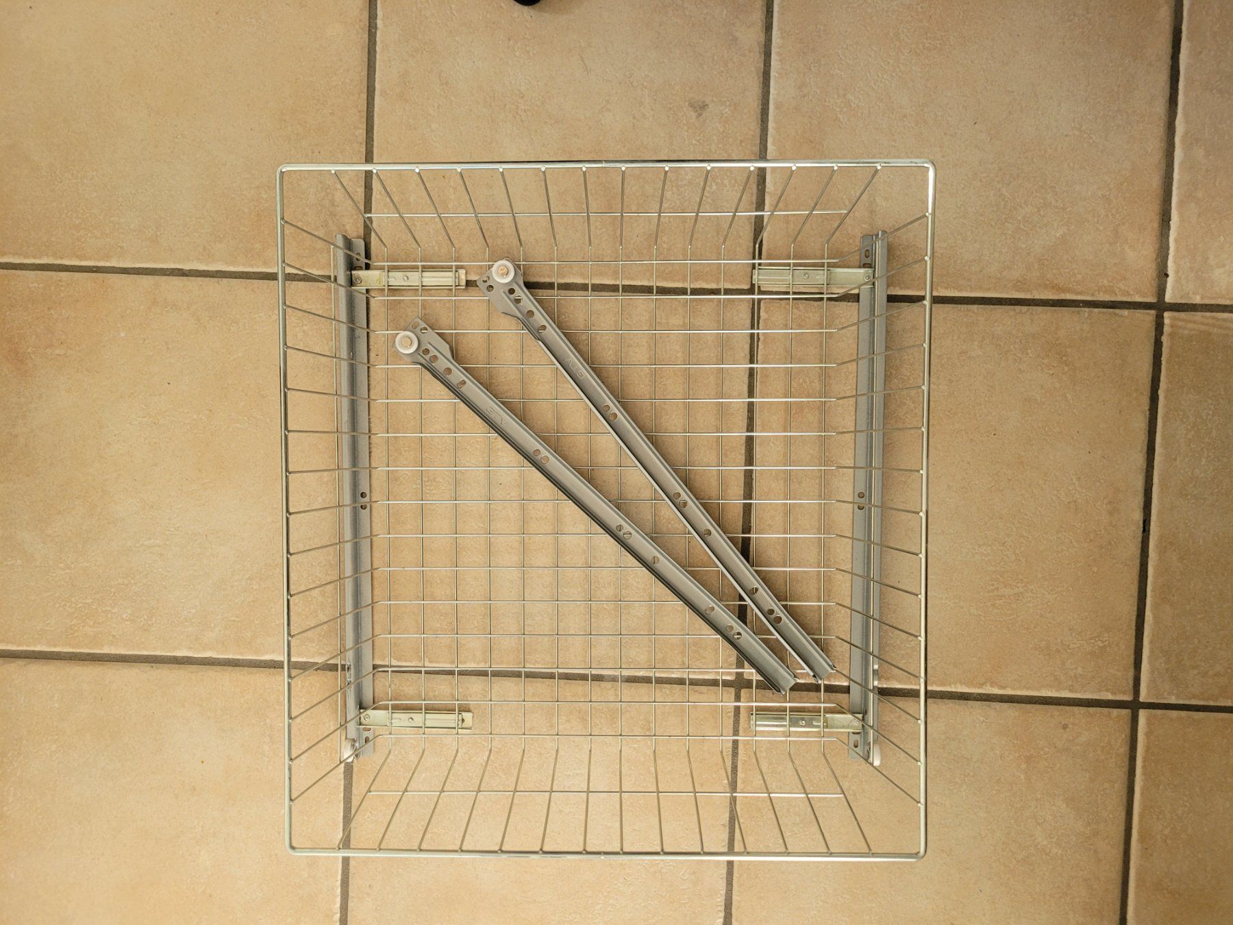 Garderobe: Paniers de garde-robe réglables pour meuble – Gebraucht aus Bionnens von Meg011 1