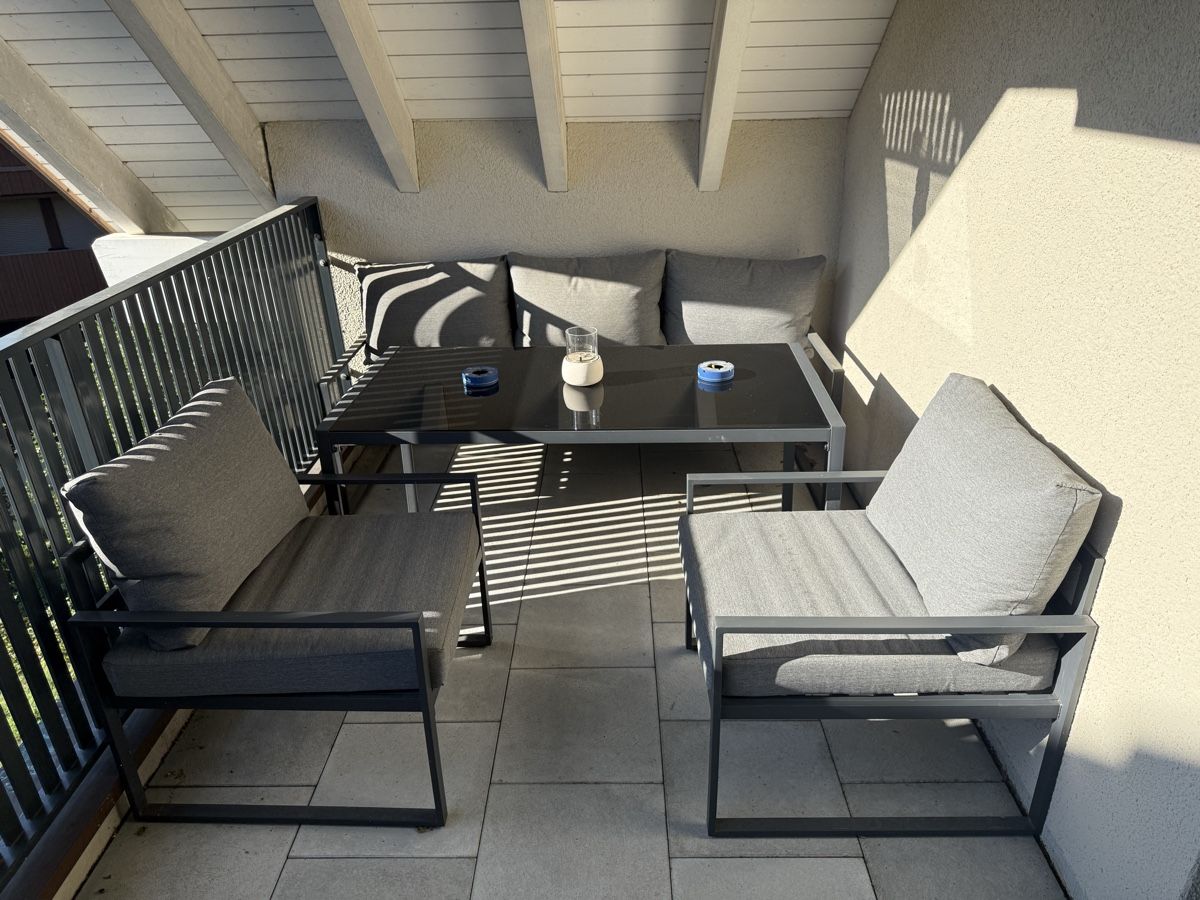 Tischset: Gartentisch mit 2 Sesseln & Sofa – Gebraucht aus Rickenbach ZH von dza_fvg8