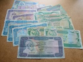 Lot ++ 15 alte Banknoten aus Libyen