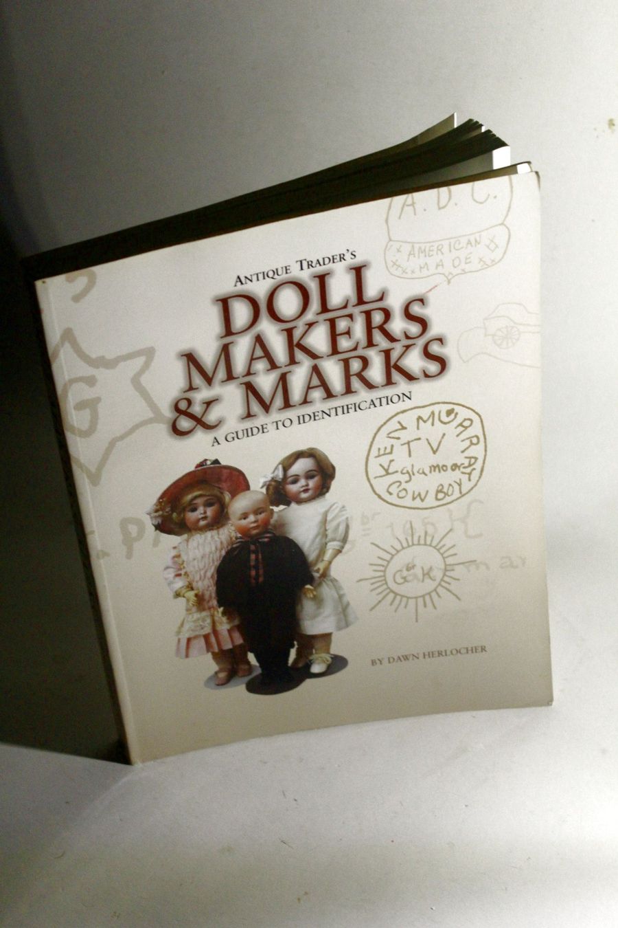 Poupées: Standardwerk: DOLL MARKER & MARKS, Guide to Indentification – D'occasion à Bern par Vitaneuf