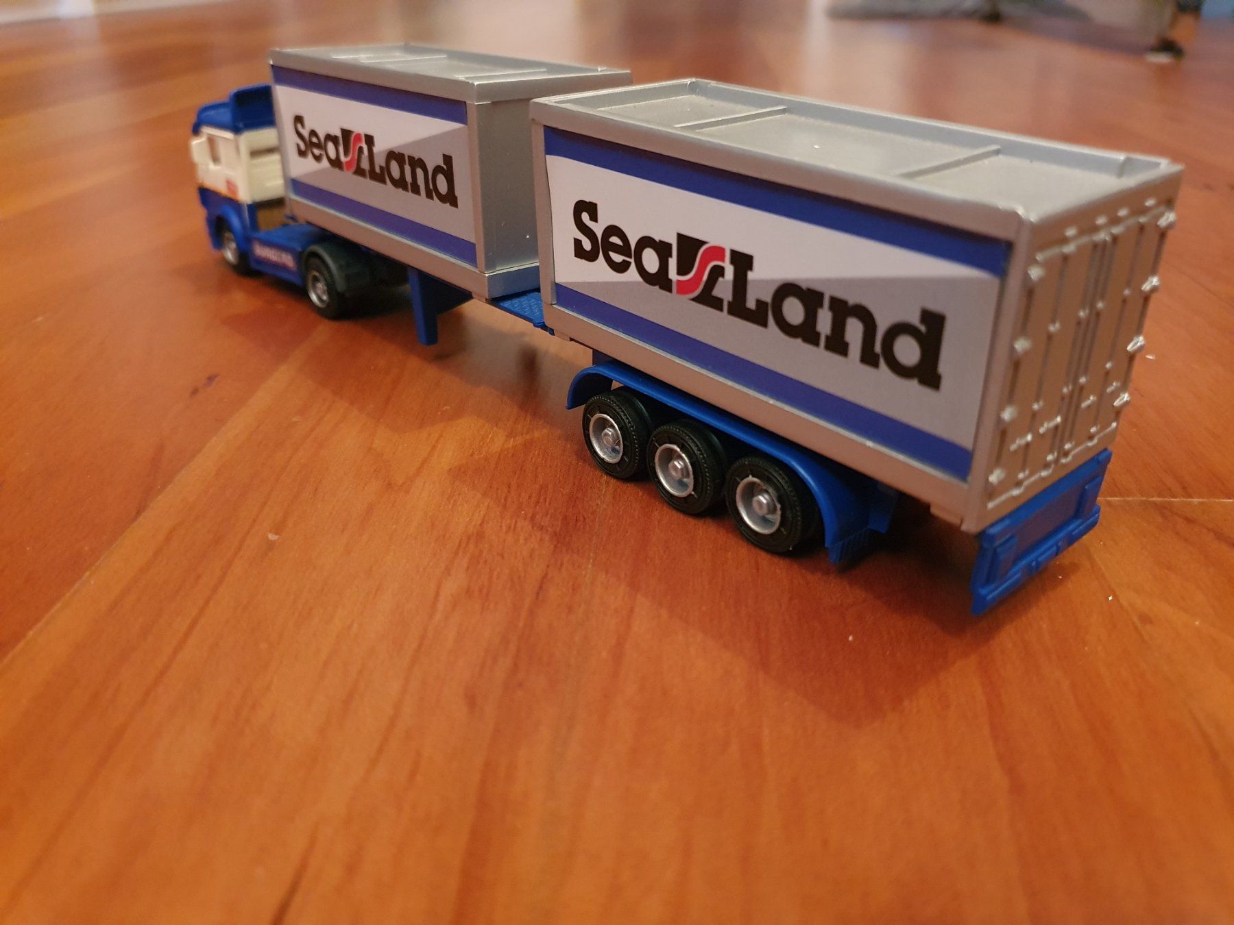 Mercedes-Benz Modellautos: Mercedes Benz Container Sattelzug 1:64 – Gebraucht aus Triesen von platzproblem1 2
