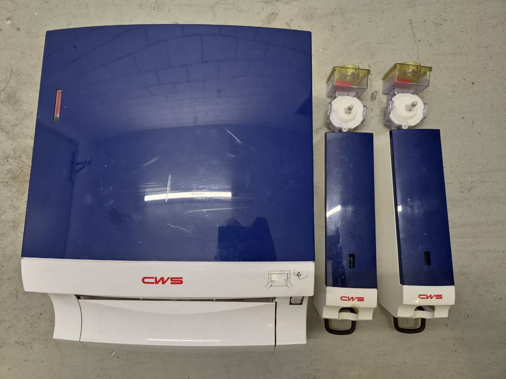 Cws WC: CWS Rollen und Seifenspender – Usato da Dübendorf venduto da RoboAnd