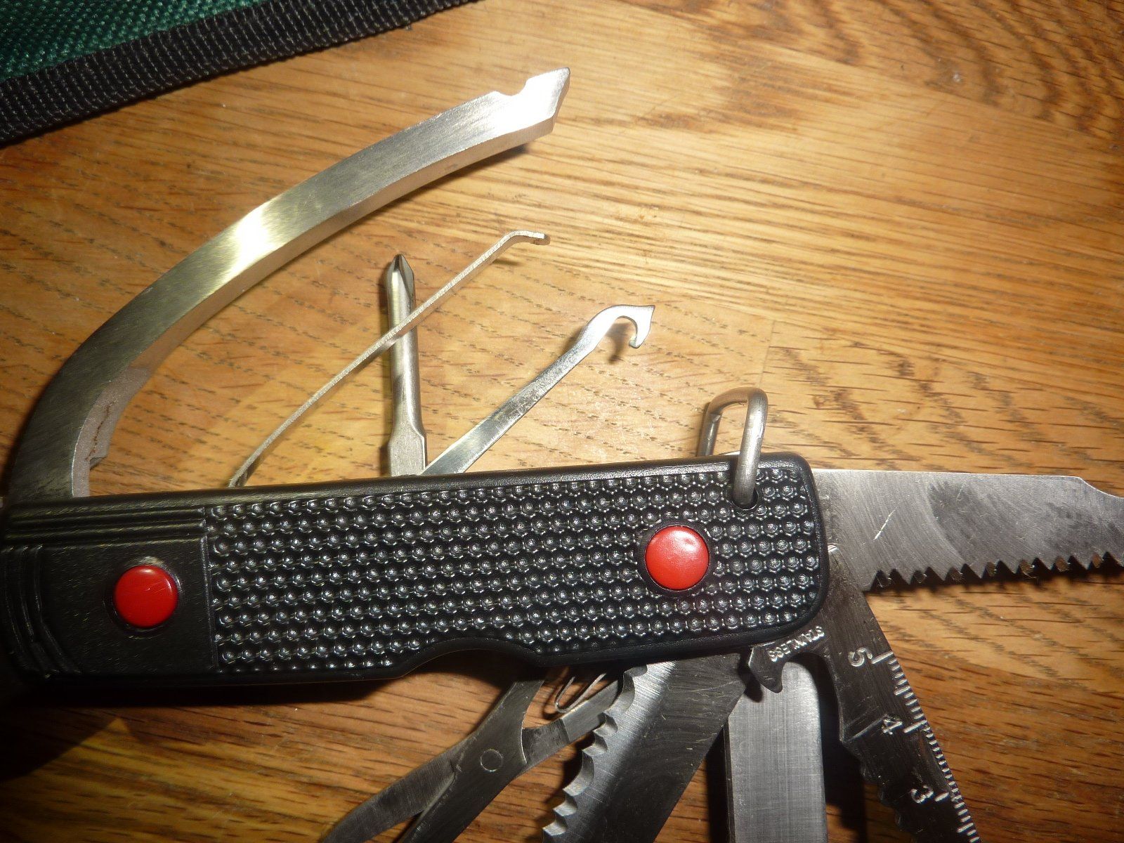 AC-DC Alle Werkzeuge: 12 in 1 Multi Tool Zange Neu mit Tasche – Gebraucht aus Hochfelden von swissice 4