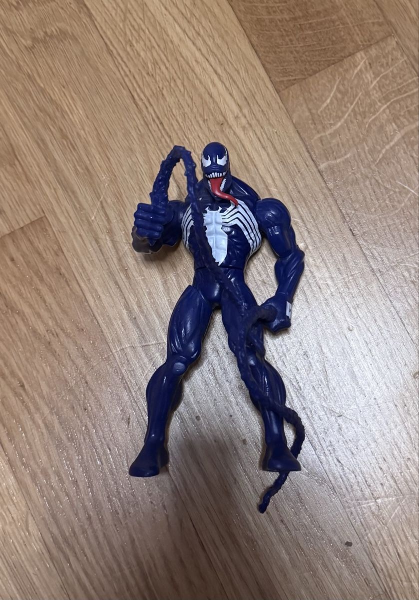 Marvel Giocattoli: Figurine Venom Marvel, état impeccable pour collection! – Usato da Meyrin venduto da cak_5np9