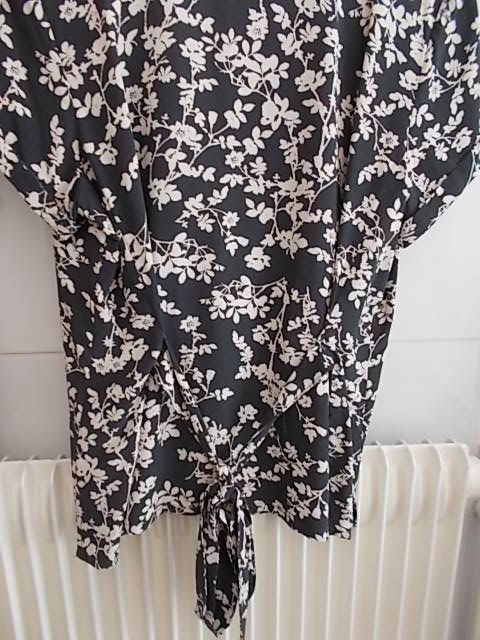Lotti di vestiti: 3 Blusen Gr.38/40 – Usato da Chexbres venduto da indi03 3