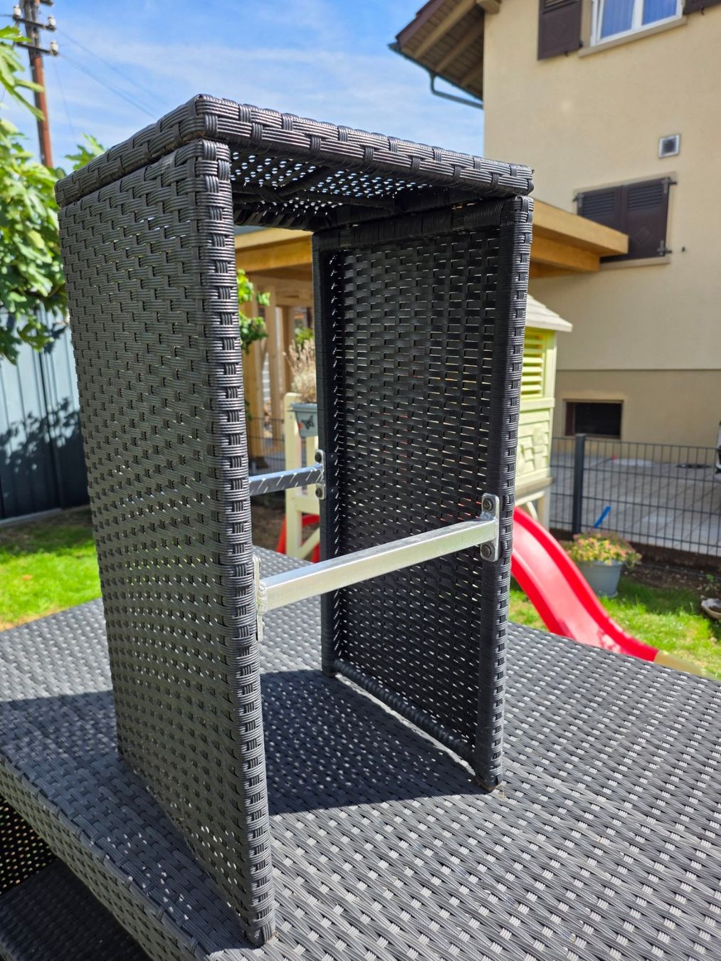 Ladenausstattungen & Messebau: Rattanbar mit 6 Hocker – Gebraucht aus Deitingen von Floeru1 1