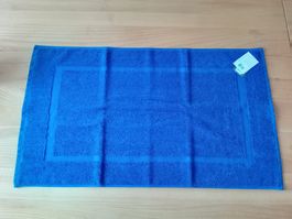 Komplett neuer Badeteppich in leuchtendem Königsblau Oekotex