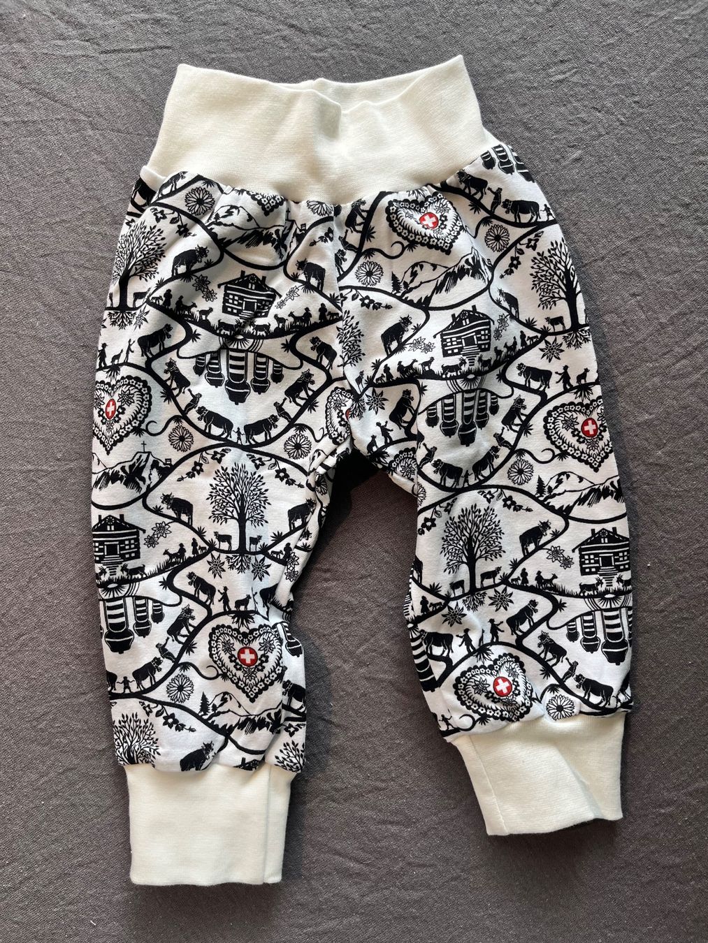 Pantaloni: 1 Kinderhose selbst genäht – Nuovo (secondo la descrizione) da Büsserach venduto da bor_s88m