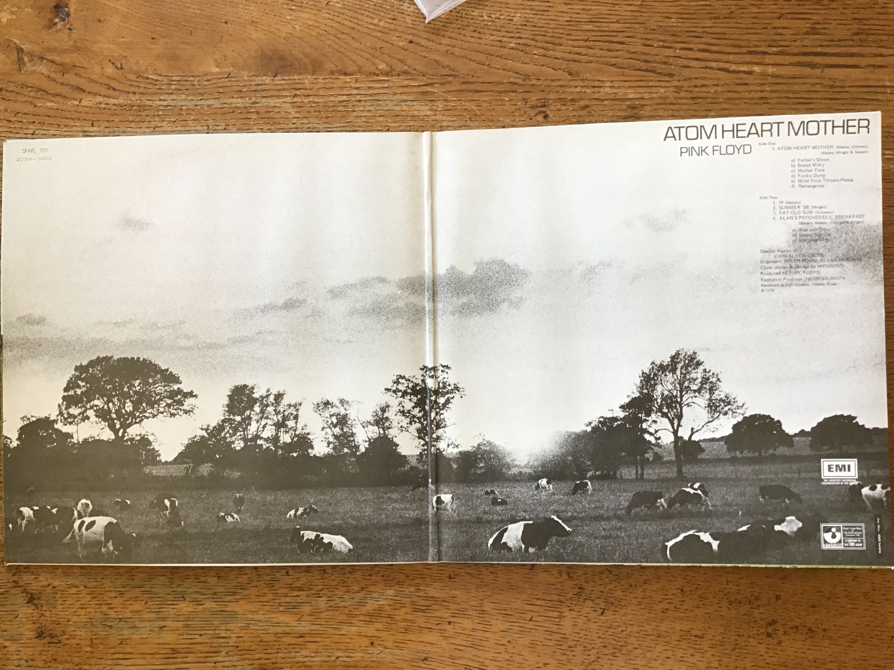 Vinyles: LP Pink Floyd « Atom Heart Mother » – D'occasion à Fully par Ruby97 1