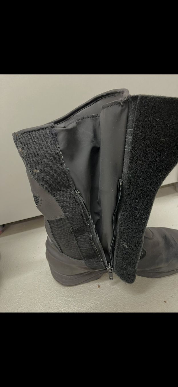 Herrenschuhe: Stiefel schwarz Grösse 44 – Gebraucht aus Oberglatt ZH von Mperlen 4