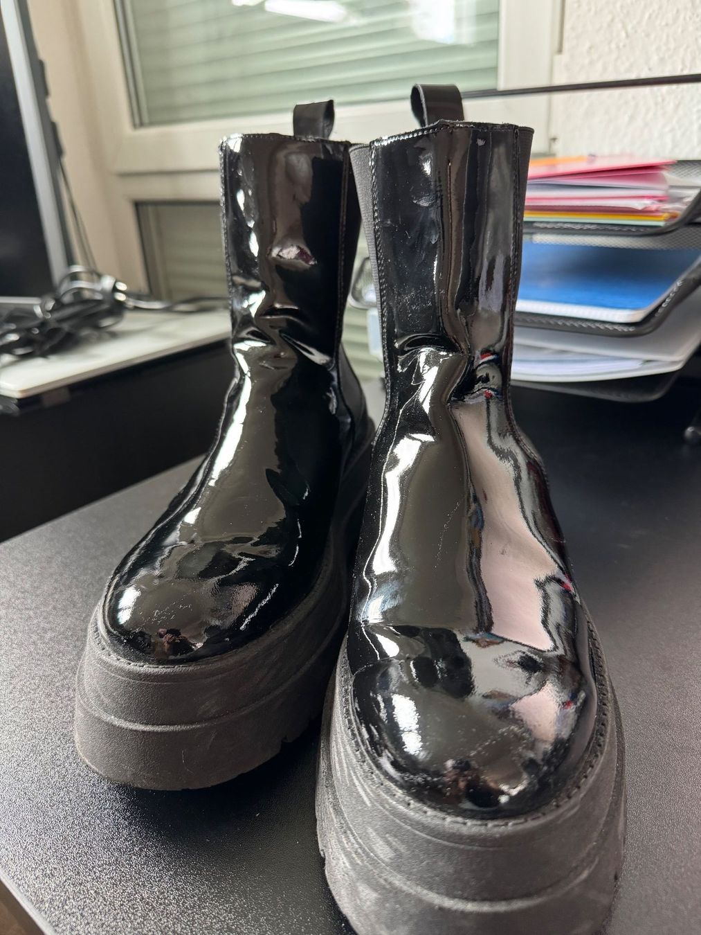 Damenschuhe: Siefelette, schwarz, Lackoptik, Grösse 40 – Gebraucht aus Rorschacherberg von beeechen