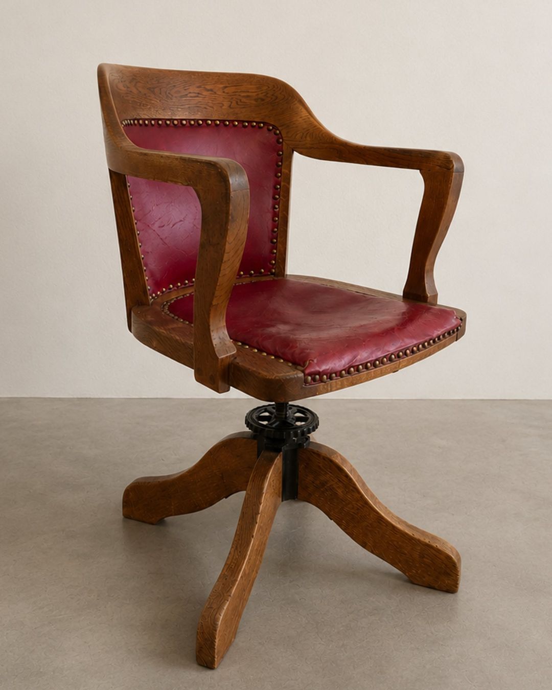 Horgen Glarus Stühle: CHAISE DE BUREAU HORGEN-GLARUS – Gebraucht aus Moutier von Vintage-signature