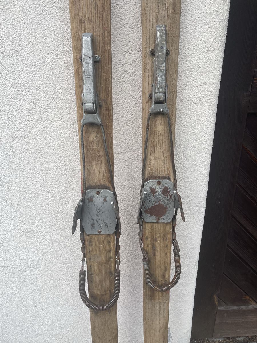 Skis: Antike Holzskis – Gebraucht aus Besenbüren von Saikilosos 1