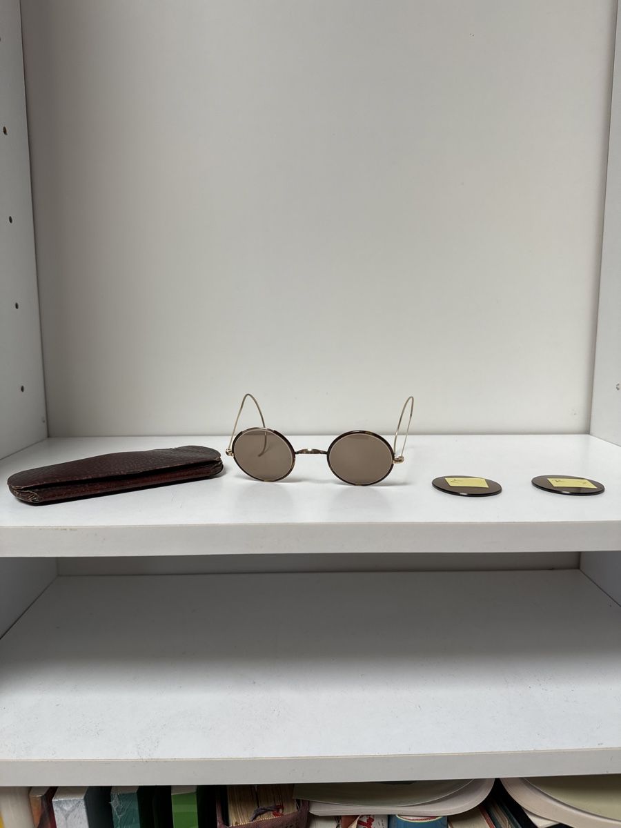 Brillen & Gläser: Antike Brille mit Horn ummantelt und Etui – Gebraucht aus Zürich von anwand
