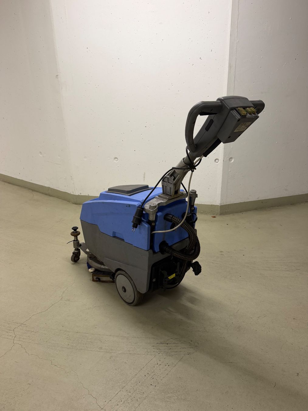 Tutte le macchine: Putzmaschine Werkstatt Lager – Difettoso da Leuggern venduto da far_w95p 2