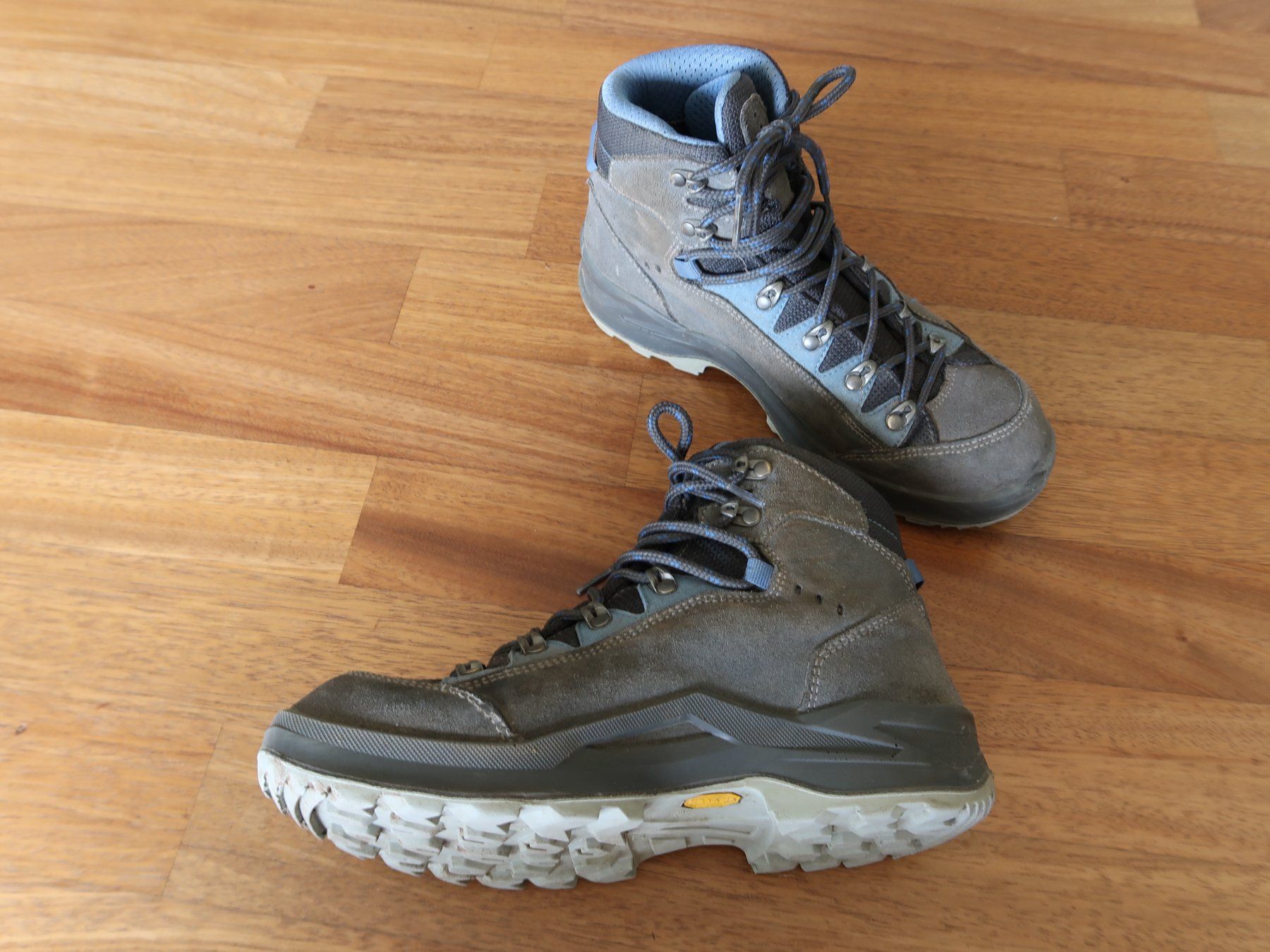 Lowa Chaussures hommes: Wanderschuhe Lowa, Grösse 38, grau – D'occasion à Wangen ZH par Baltis01 2
